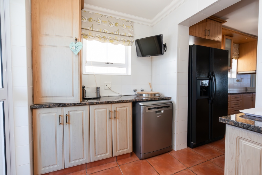 5 Bedroom Property for Sale in Waterfront Western Cape
